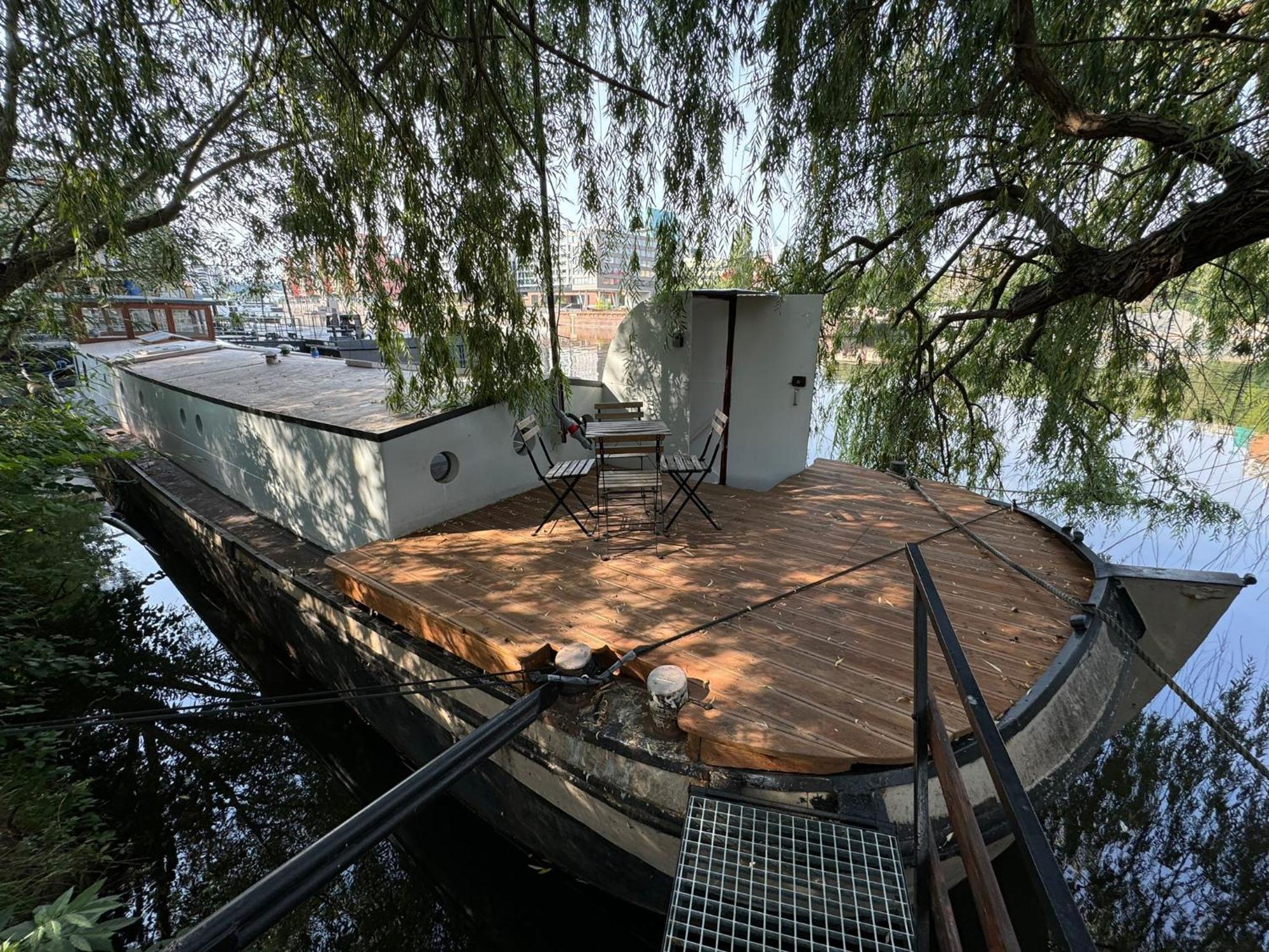 On Boat, Privat Pier, Free Parking Praha