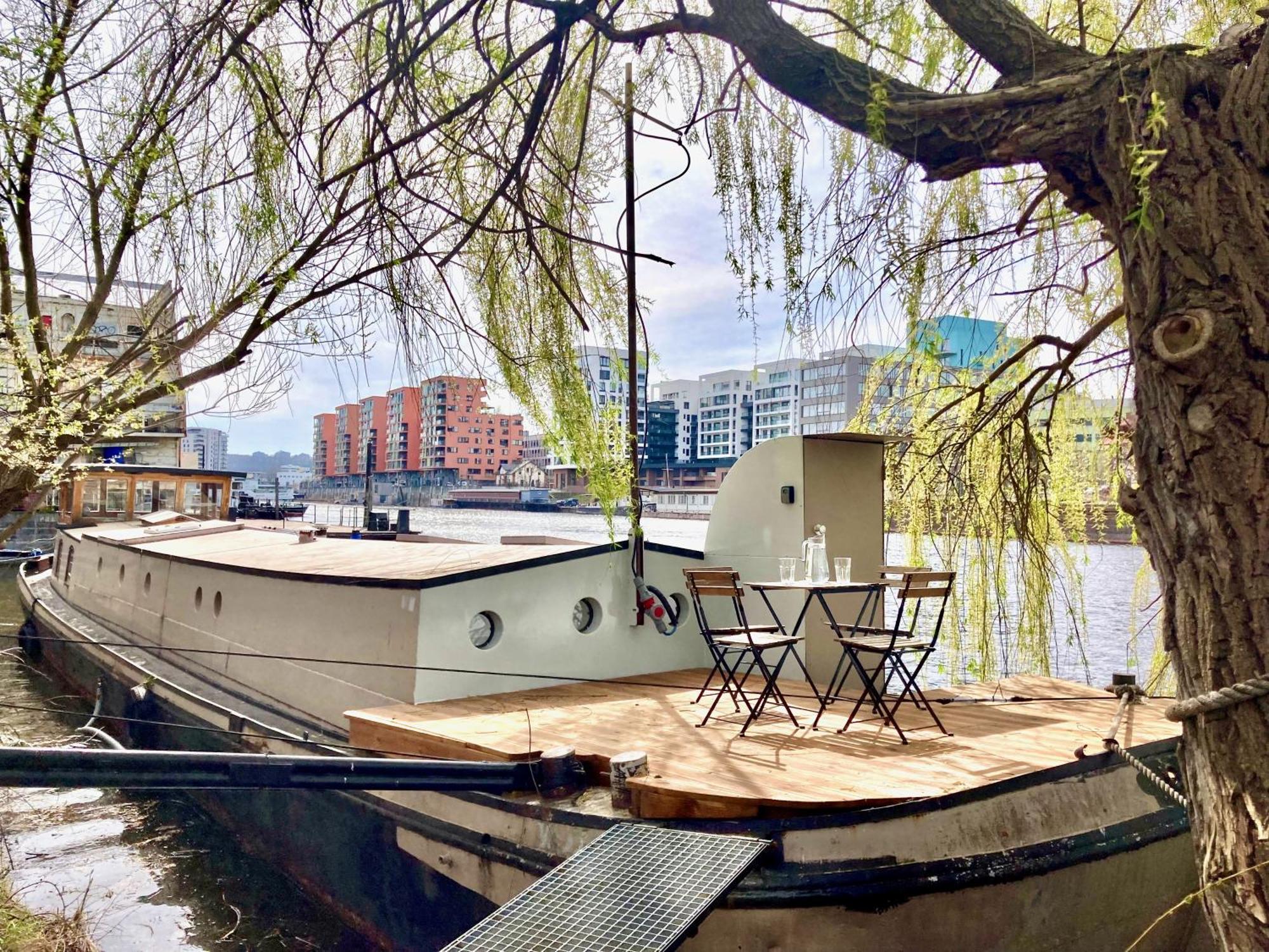Bateau-hôtel On Boat, Privat Pier, Free Parking